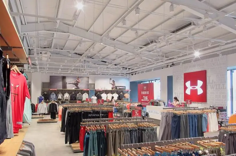 Under Armour冬季精選特賣會全館3折起，買越多折越多，滿4500再折500，台中崇德Outlet - 蘋果話日常
