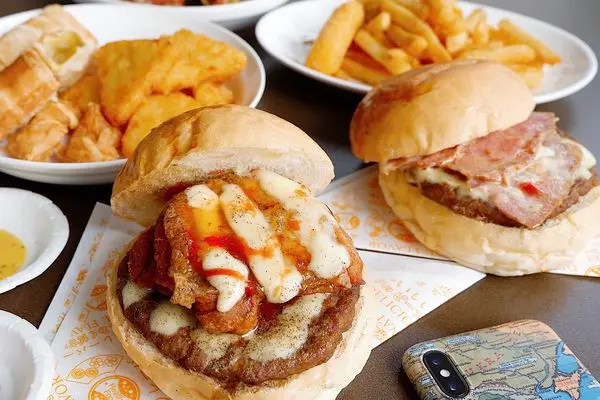 肯尼美式炸雞出新品啦！多種漢堡組合任你自由搭配！做出屬於自己獨一無二的漢堡。菜單也一起更新囉！｜台中美食、大雅、中清