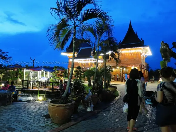 三碗豬腳(台)!!!   ..南洋風高腳屋              