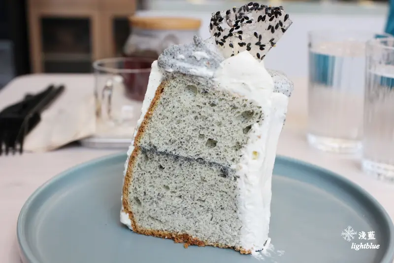 林口美食：淺藍 × Mummum Pastry Studio～濃郁迷人的芝麻桂花戚風蛋糕，好吃好拍的林口甜點店