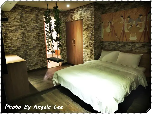 【台北中山區／住宿】來●格雷的秘密基地●《千彩格精品旅店》體驗各式風格奢華情調空間x沉靜中帶著狂野的設計：入住完美精華地段，交通便利、吃喝玩樂一次滿足!!