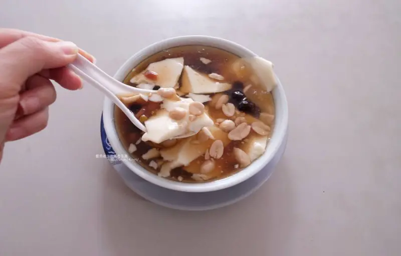 台中大雅│神林正宗豆花-隱身巷弄的豆花店.自製豆漿加豆花加配料.分量跟價格實在 - 藍色起士的美食主義
