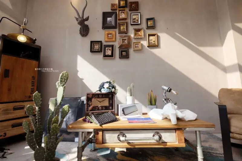 台中西區│曙muse feather美術店-台中美術館商圈工業風咖啡燈飾家飾服飾複合式店家 - 藍色起士的美食主義