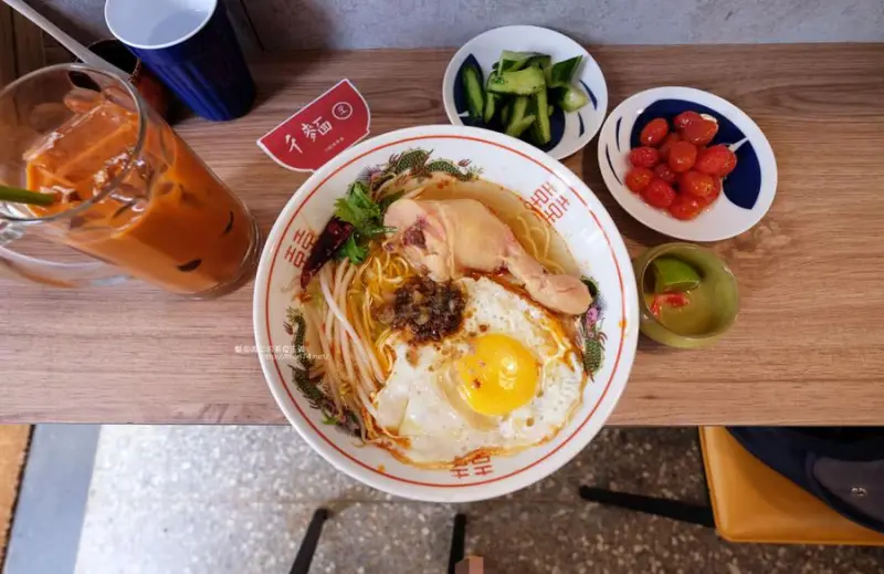 台中西區│彳麵X小酸辣專賣-台灣風南洋酸辣麵專賣店 - 藍色起士的美食主義