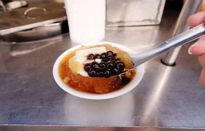 台中烏日│阿月豆花店-四十幾年在地老店.烏日推薦冷凍豆花.黑糖冰沙透心涼.熱豆花配油條料多又好吃 - 藍色起士的美食主義