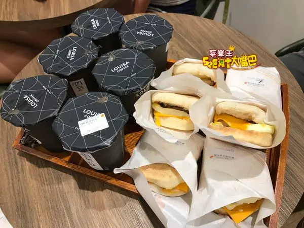 Louisa Coffee 路易莎咖啡菜單價位》平價也有頂級享受的精品連鎖咖啡館～推薦黃金曼特寧、拿鐵、義式磚壓三明治！台中七期公益路必吃美食小吃餐廳推薦。