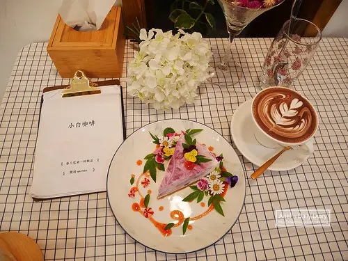 【屏東美食】巷弄內的溫馨小空間 ❤小白咖啡店❤ 聞咖啡香，品蛋糕香