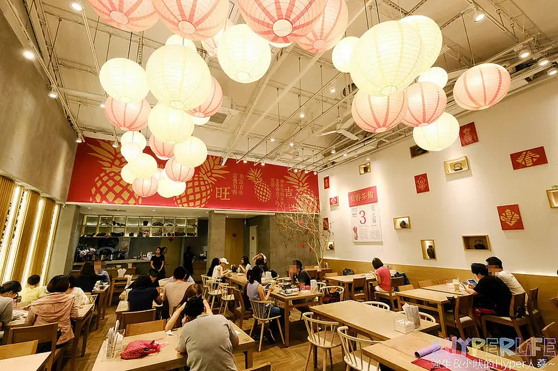 有春茶館|整顆鳯梨端上桌當甜品飲料就是狂～正餐和茶點口味都好吃無雷，下次來大魯閣新時代看電影直接來覓食就對啦！ @強生與小吠的Hyper人蔘~