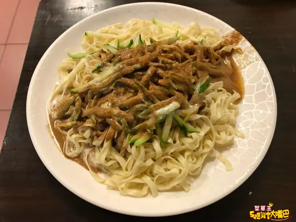 【嘉義班長涼麵菜單價位大公開】加美乃滋跟芥末超厲害的嘉義涼麵～台中市必吃美食小吃餐廳推薦！招牌菜涼麵、乾隆豆干、味噌湯。