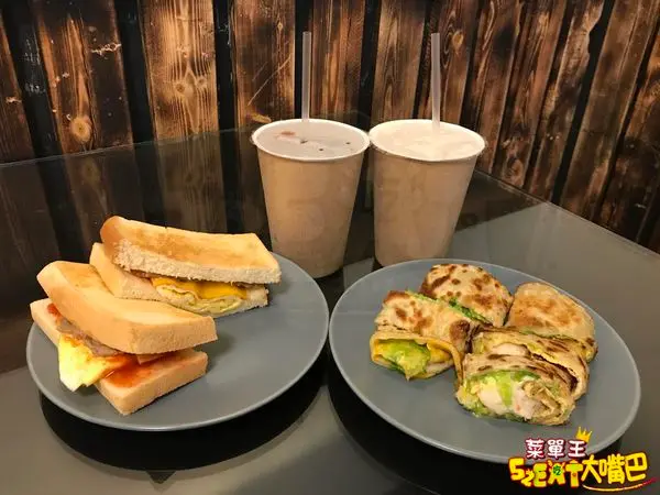 台中西區美食早餐蛋餅》食點伴菜單價位大公開！台中好吃酥皮蛋餅再一發~台中美術綠園道美村路必吃美食小吃餐廳推薦。