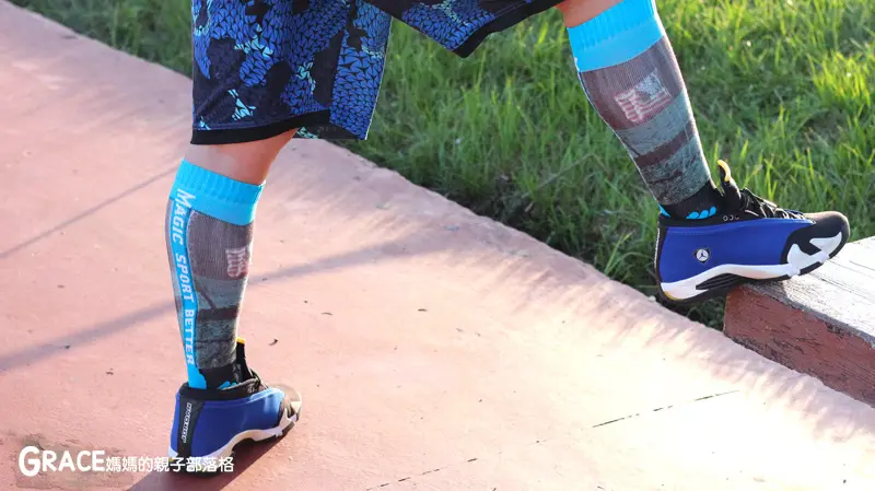 網路訂購》58客製襪1雙就能訂~! \^v^/ 小兒足球課之客製大人足球襪推薦分享(粉絲有折扣100元)~~彈性超好的壓力襪 x 足球襪 x 籃球襪 x 自行車卡鞋專用襪 x 如何訂購分享