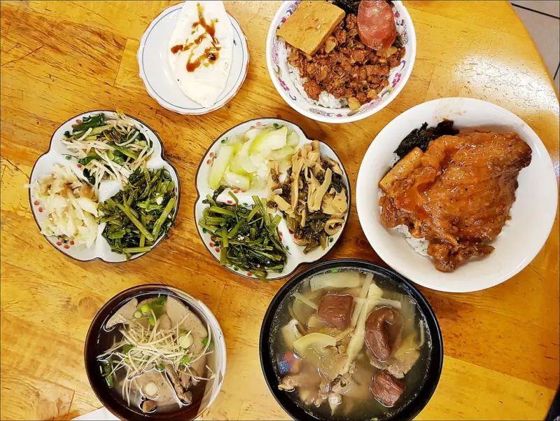 [台中] 勇仔滷肉飯 台中排骨飯滷肉飯深夜食堂 搭配便當豐富又好吃