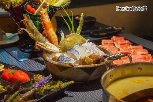 鴨血豆腐無限量！迷人彩椒御膳鍋｜小巨蛋火鍋推薦 / 單點式鍋物 / 完整MENU『松山 · 南京三民』