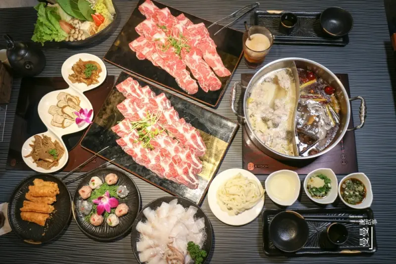 【台北/三民捷運站】肉多多麻辣火鍋專賣店(旗艦店)，酸白酒粕鍋、川府麻辣鍋好過癮