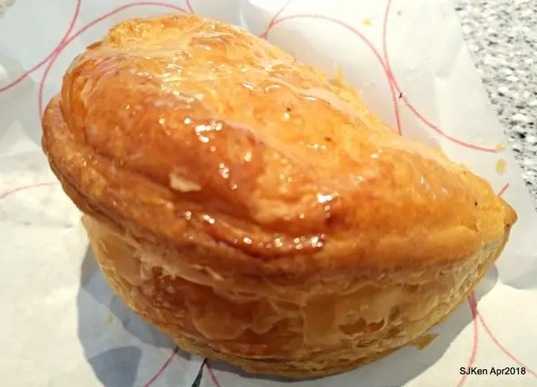 (台北新光三越百貨信義A8館一樓美食) 日本北海道札幌「RAPL澎派令果」卡士達蘋果派專賣店 --- 現場製作新鮮看得見，入口香濃滑嫩好滋味!   