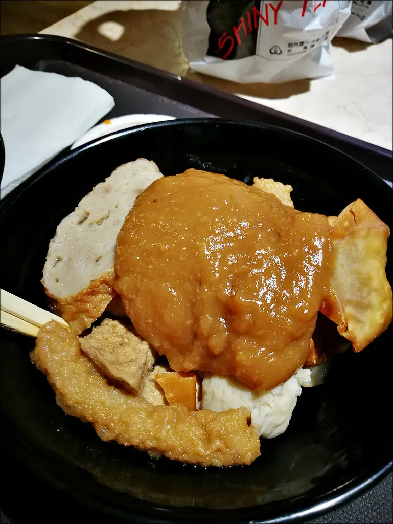 [台中] 賽門鄧普拉台中 中友百貨美食街 台中台北甜不辣小吃店