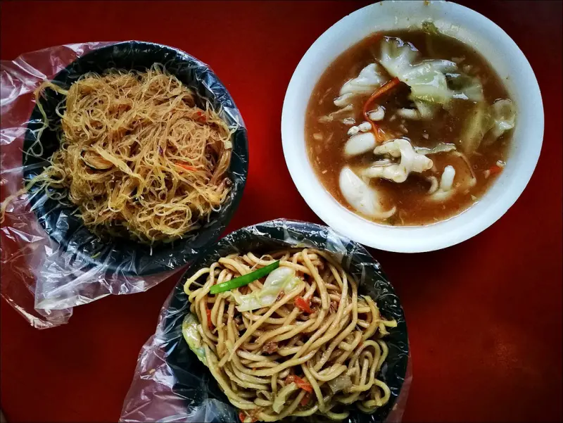 [台中] 生炒花枝焿 星期六才開的台中限定美食 花枝大塊有脆口湯頭酸辣濃郁好吃