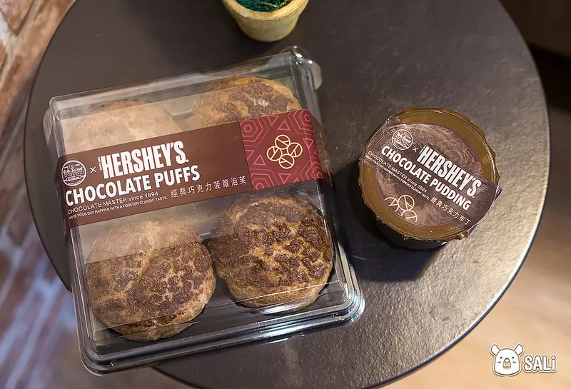 全聯甜點｜ 期間限定！WE SWEET與美國百年巧克力品牌Hershey’s聯名推出多款甜品，推薦巧克力菠蘿泡芙濃郁不甜膩