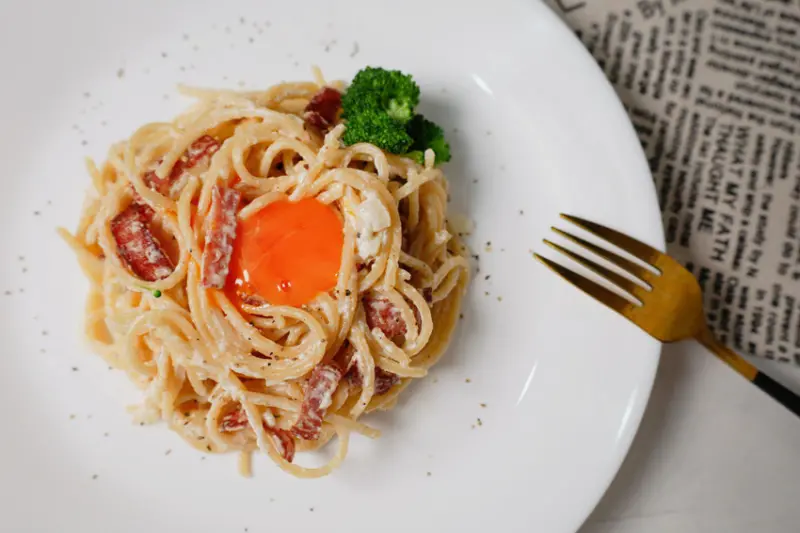 【懶人料理。好市多必買 】拌一拌就好！白醬火腿義大利麵＆鮪魚乳酪生菜三明治／Arla奶油乳酪美味開箱