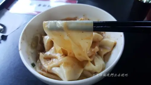 麵粉遇見水。簡單不過的調味.卻能挑起味覺的感動。不帶奢華卻有著門庭若市之人潮