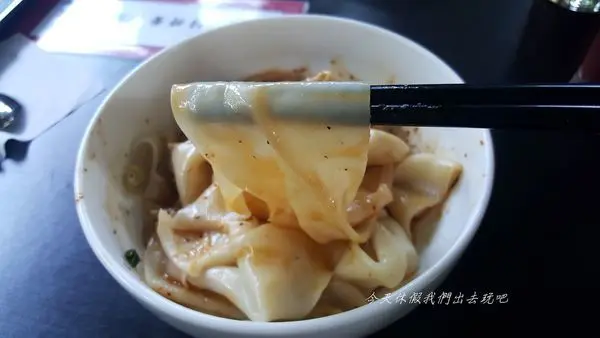 麵粉遇見水。簡單不過的調味.卻能挑起味覺的感動。不帶奢華卻有著門庭若市之人潮