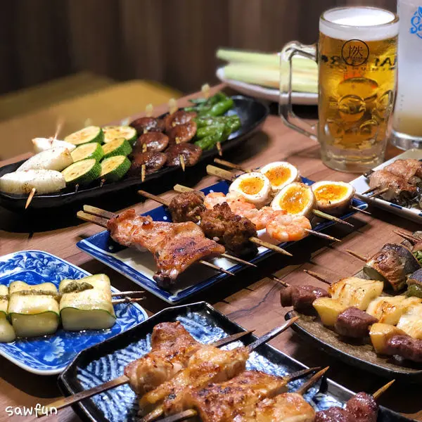 【台中美食】燃手串 一中店 平價聚餐餐推薦 串燒居酒屋 生啤酒第二杯半價 一中街美食 溫玉子烏龍麵