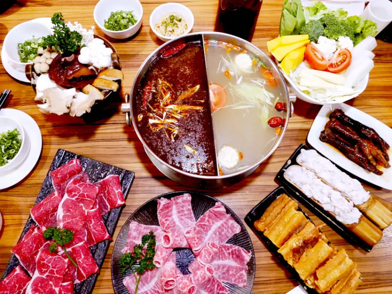 [台北大安] 古早味溫潤可以喝的老鼎旺麻辣鍋 / 極具膠原蛋白的天下第一鳳爪務必點 / 銷魂麵