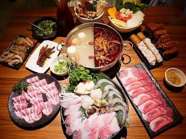 老鼎旺川味鍋物-台北大安區巷弄內人氣火鍋  餐點新鮮豐富  現在還有肉品買一送一的活動  約會聚餐都適合              