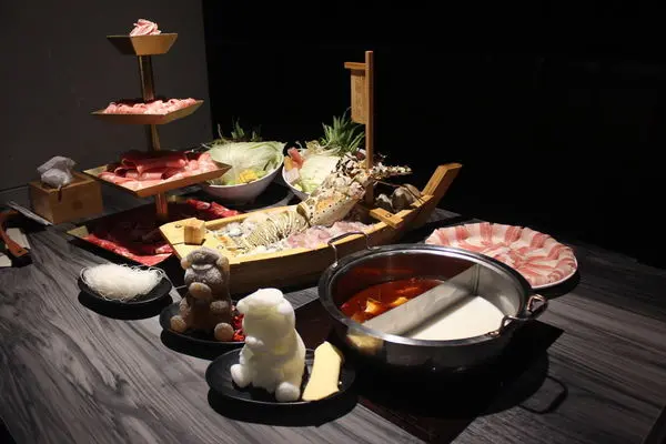 台北美食｜圓味涮涮鍋大同民族店-火鍋新選擇，冬天必吃可愛牛奶熊