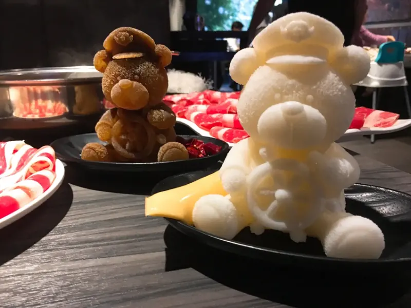 《台北❤️大同》圓味涮涮鍋（大同民族店）🐻霹靂無敵超爆萌的牛奶＆麻辣船長熊要啟航了！還不快上船🚢