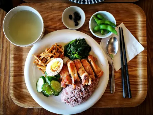 [台中] 回家菜 台中外帶便當推薦 店內富有文青風餐點精緻又好吃