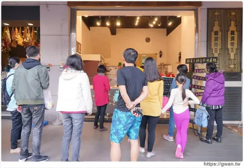 雞蛋牛奶古早味蛋糕 | 一出爐就秒殺，隱藏版晚來買不到 