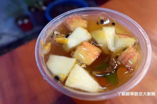 苗栗竹南頭份飲料店外送，推薦《小飲品Little Drinking》 - ㄚ綾綾單眼皮大眼睛