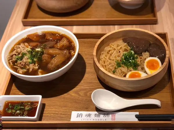 【台北。國父紀念站美食】大師兄銷魂麵舖。來享受麻辣牛肉湯/Q彈麵條銷魂的滋味吧