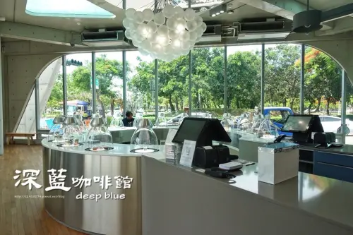台南-深藍咖啡館(旗艦店)➤傳聞千層蛋糕界的LV➤拍照的好地方