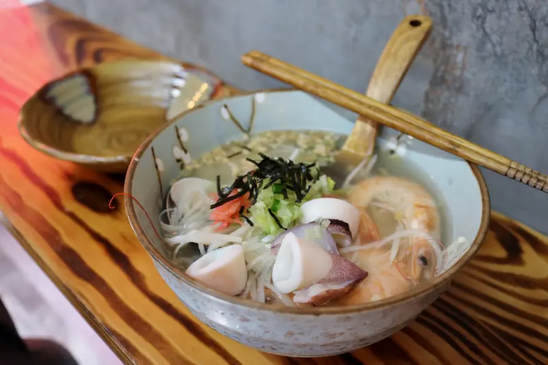 台南｜鮮牡丹 東菜市隱藏版美食．台南傳統小吃推薦 海鮮粥．蚵粥 - 奇奇一起玩樂趣