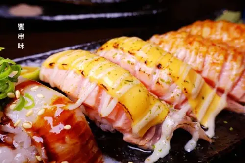 蘆洲串燒居酒屋 ▶ 饗串味 ▶ 享受炭火現烤的美味 串燒、握壽司、烤物、丼飯 蘆洲聚餐、小酌、宵夜好去處