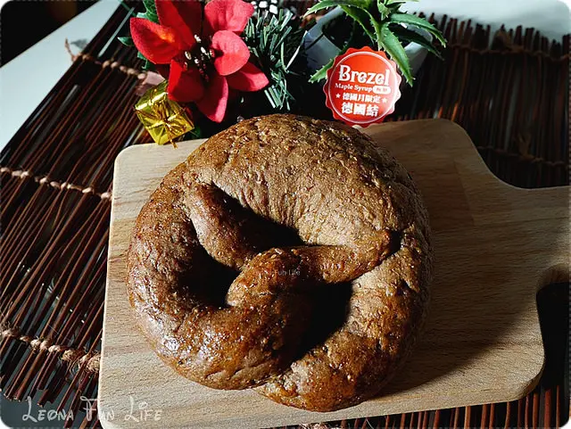 台中 東區|馬可先生雜糧麵包烘焙坊台中店 。雜糧麵包穀香濃郁，月月都有不同活動