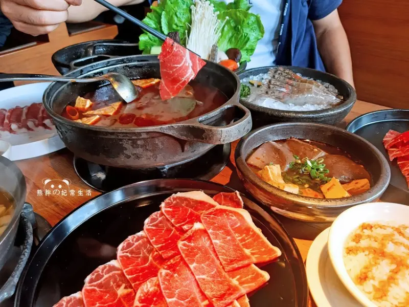 【台中北屯】拾七石頭火鍋昌平店，台中火鍋推薦，輕井澤旗下品牌之一，平價消費，食材新鮮，假日人潮超多，建議預先訂位才不用久候