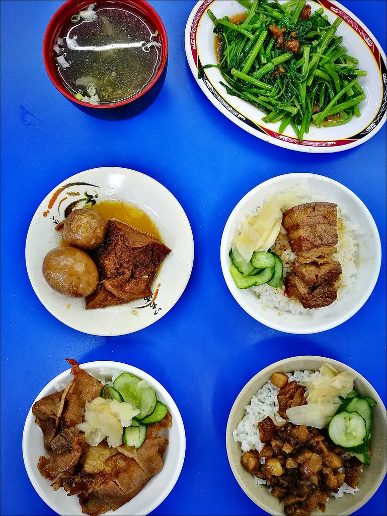[台中] 高雄周燒肉飯 青海店 菜色簡單不複雜 口味還不錯吃完還蠻有飽足感的