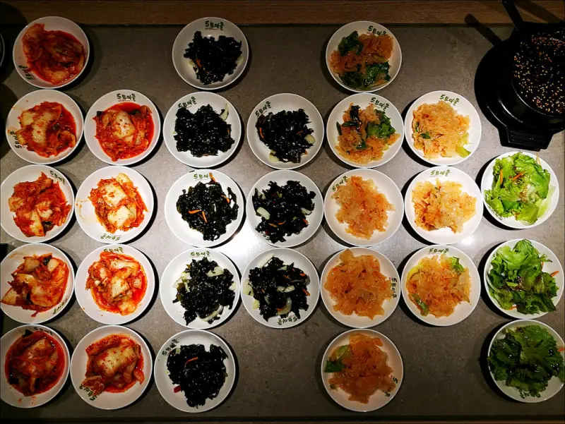 [台中] 豆腐村台中大遠百 兩班家關係企業 小菜部份吃到飽 豆腐煲跟韓式煎餅有好吃