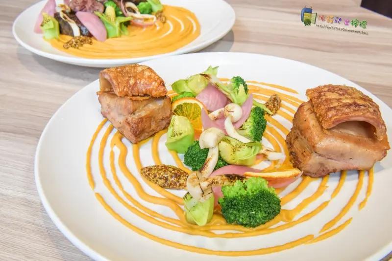 【食-新竹東區】西班牙農家菜廚房❤日籍名廚小西由企夫傳藝❤會站立的麵條西班牙海鮮烤麵❤蒜香氣十足的蒜煮蘑菇❤使用西班牙BOMBA米製作烤飯