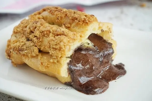 【宅配】情人節so sweet甜點~席爾薇亞的烘焙坊-爆漿酥皮泡芙，冰熱都好吃！　　　