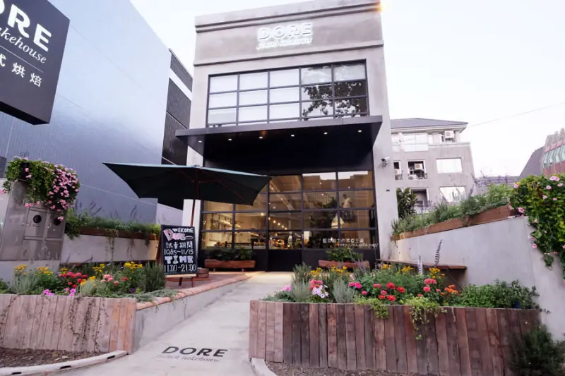 台中西屯│多爾法式烘焙-獨棟灰色系簡約烘焙坊.之後會推出輕食跟飲品 - 藍色起士的美食主義