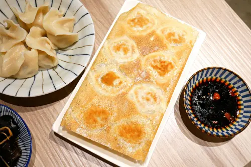 [台北信義] 餃子樂包餃子實在好吃耶 / 深夜食堂會出現的萬惡脆皮煎餃必須吃