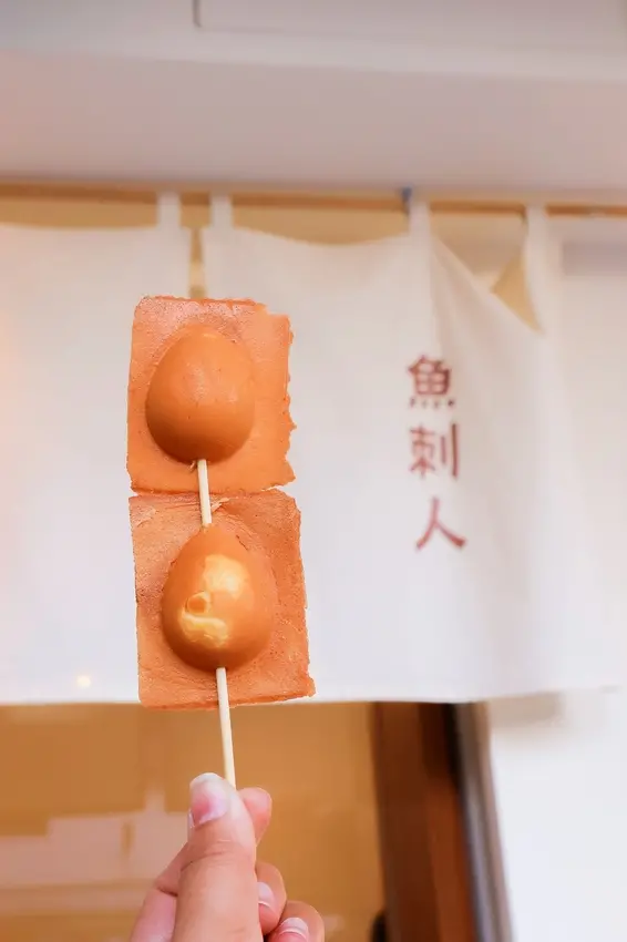 【台中西區】魚刺人雞蛋糕審計旗艦店：台中超人氣雞蛋糕，從偉士牌機車開至文青店面。