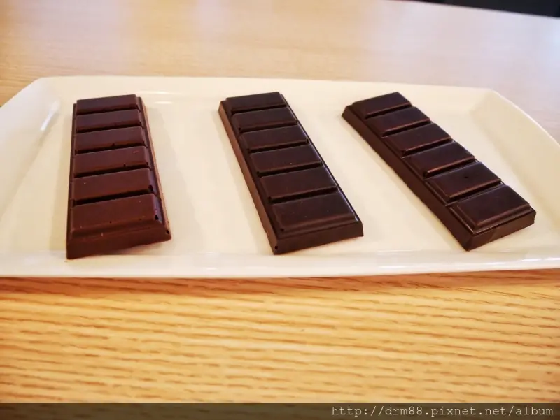 品黑台北大安店，巧克力控衝啊！巧克力磚做的100%熱巧克力，東區必喝飲品，＠瑪姬幸福過日子