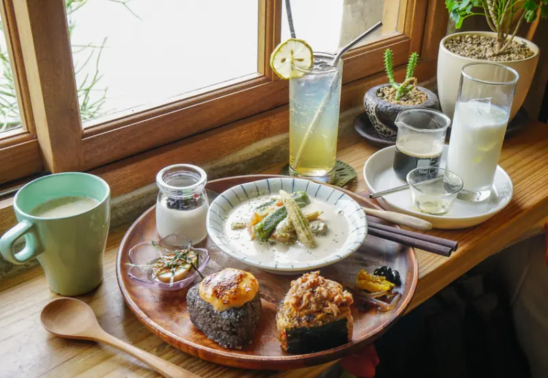 [墾丁恆春美食]麋谷Miguvillage-老輾米廠變身文青咖啡廳!超火紅創意飯糰餐 - 美食好芃友