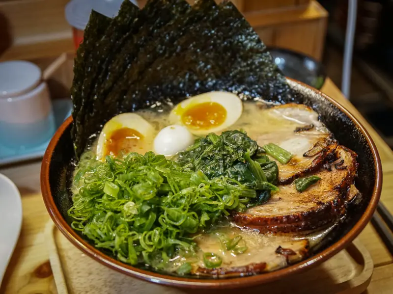 [高雄]吉胤家-週五週六限定!橫濱家系濃郁醬油豚骨拉麵 - 美食好芃友