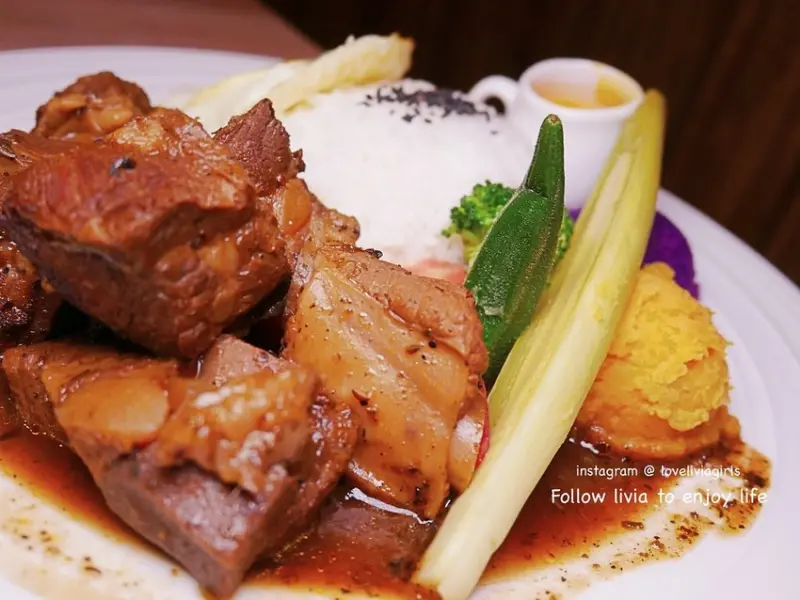 【松山南京三民咖啡廳】O.L.O CAFÉ 南京三民下午茶│松山區早午餐│松江南京站美食❤跟著Livia享受人生❤